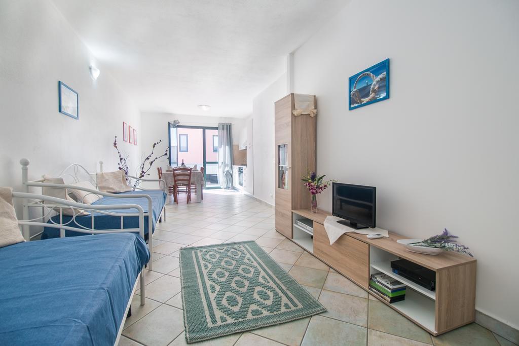 Residenza Maria Antonia - Private Apartment Orosei Buitenkant foto