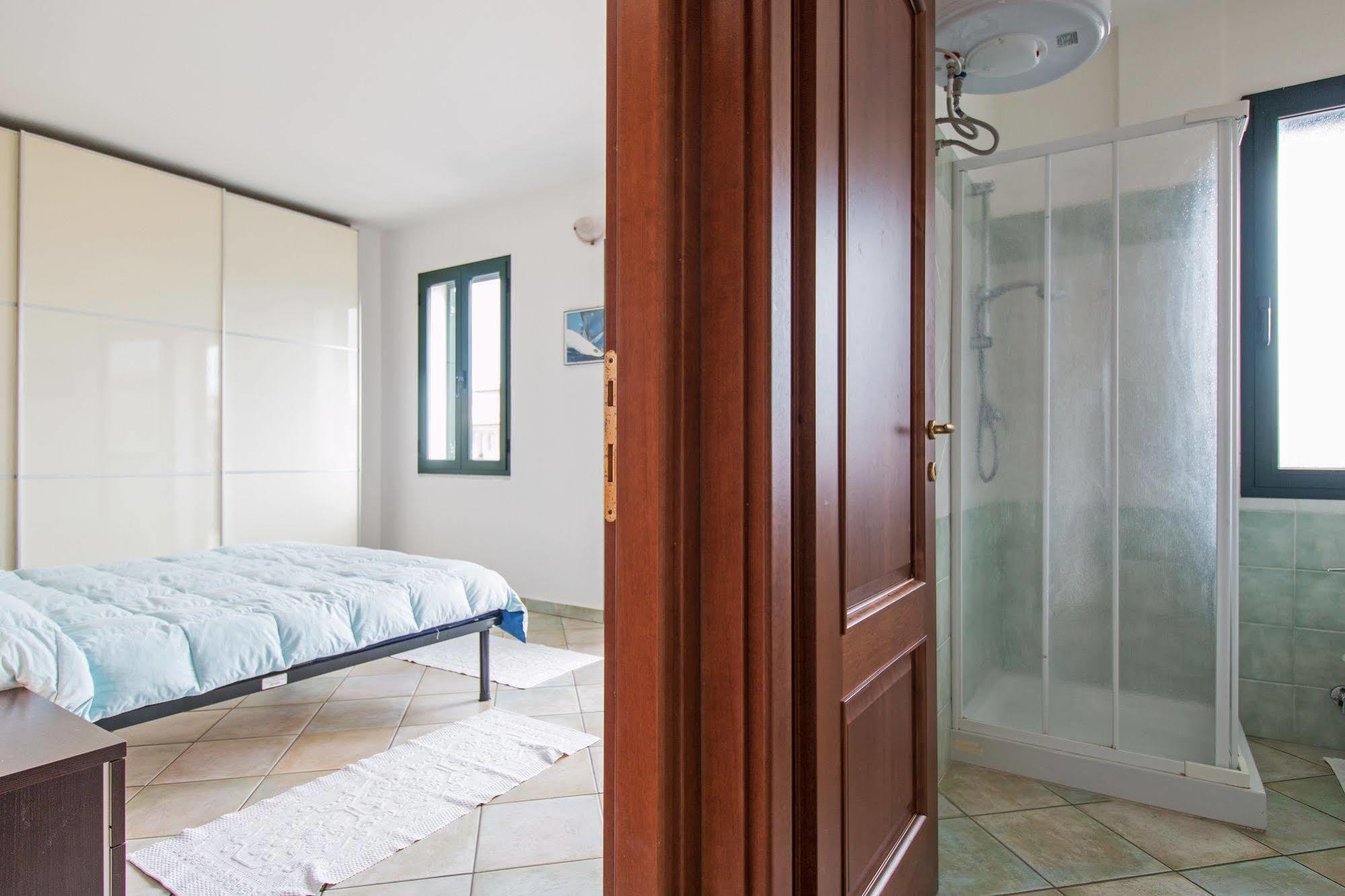 Residenza Maria Antonia - Private Apartment Orosei Buitenkant foto